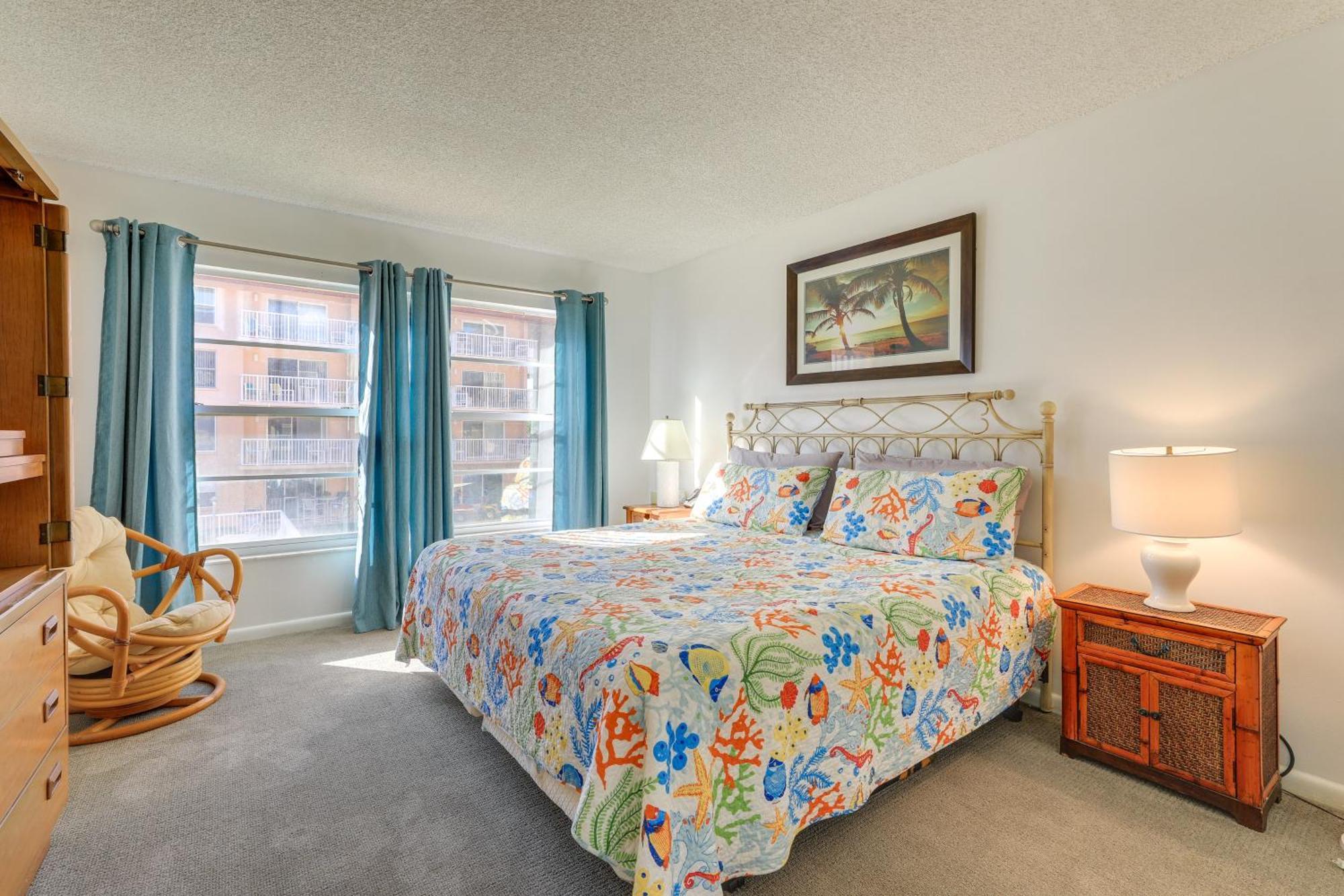 Central Cocoa Beach Condo With View, Steps To Beach! Esterno foto